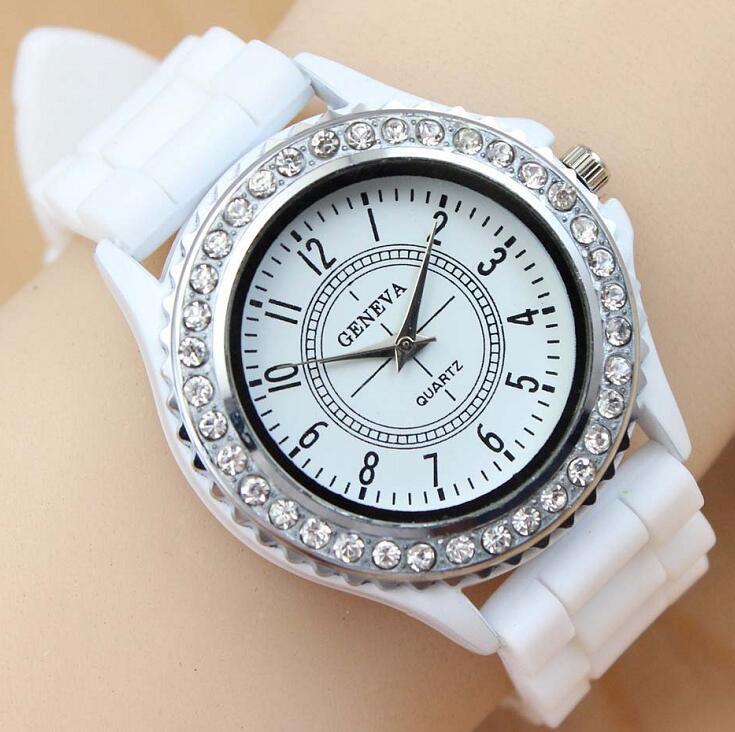 Montre à Quartz en cuir de marque de luxe pour femmes Bracelet de mode pour femmes montres à strass horloge