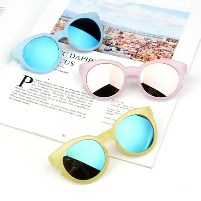 Gafas de sol de moda para niños y niñas, lentes brillantes, protección UV400, juguetes de playa de colores para niños de 2 a 8 años