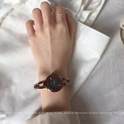 Diferentes tipos de Han Feng simple chic retro pequeña esfera fina con pulseras de cadena reloj de temperamento salvaje femenino literario