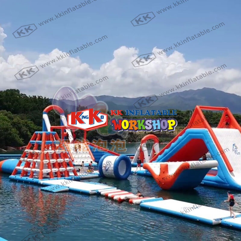 Parque aquático inflável grande, trampolim aberto