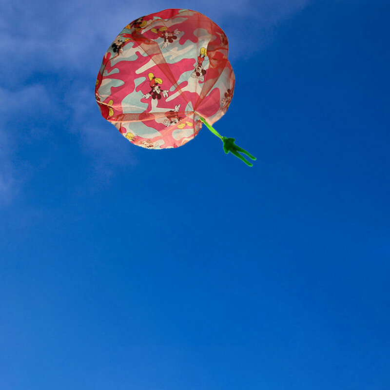 Paracaídas de soldado que lanza a mano, cometa con luz LED, Mini paracaídas para jugar al aire libre, juguetes educativos para niños, cometas