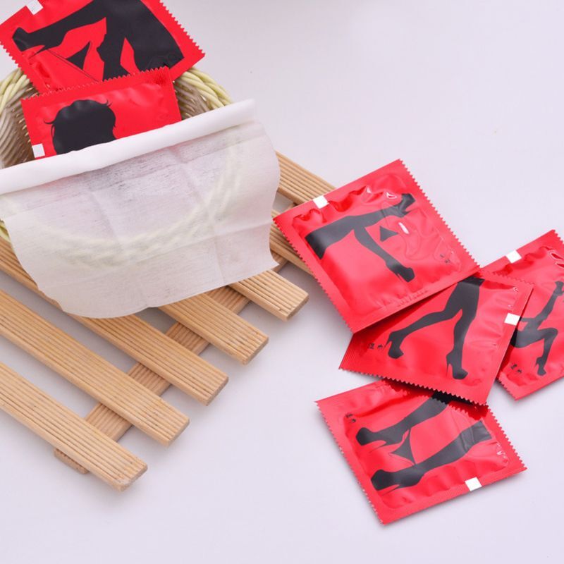 10 Teile/satz Kreative Tricky Witz Lustige Kondom Form Feuchttücher Handtuch Sexy Dame Gedruckt Trinkwasser Einzeln verpackt Geschenk