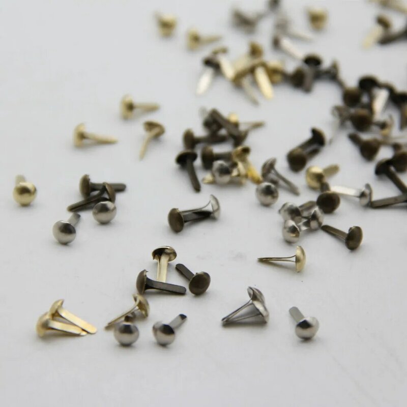 100 sztuk 4.5mm mieszane 3 kolory żelaza okrągłe metalowe Mini Brads dla akcesoria do scrapbookingu zdobienie zapięcie wyroby rękodzielnicze DIY