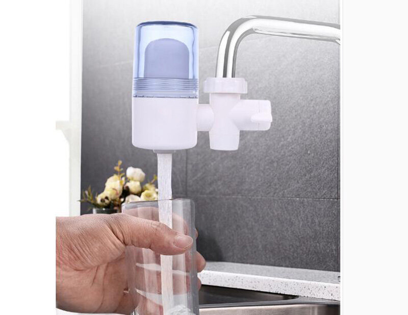 De kraan waterzuiveraar huishouden waterfilter water filter gezond drinkwater in de keuken D236