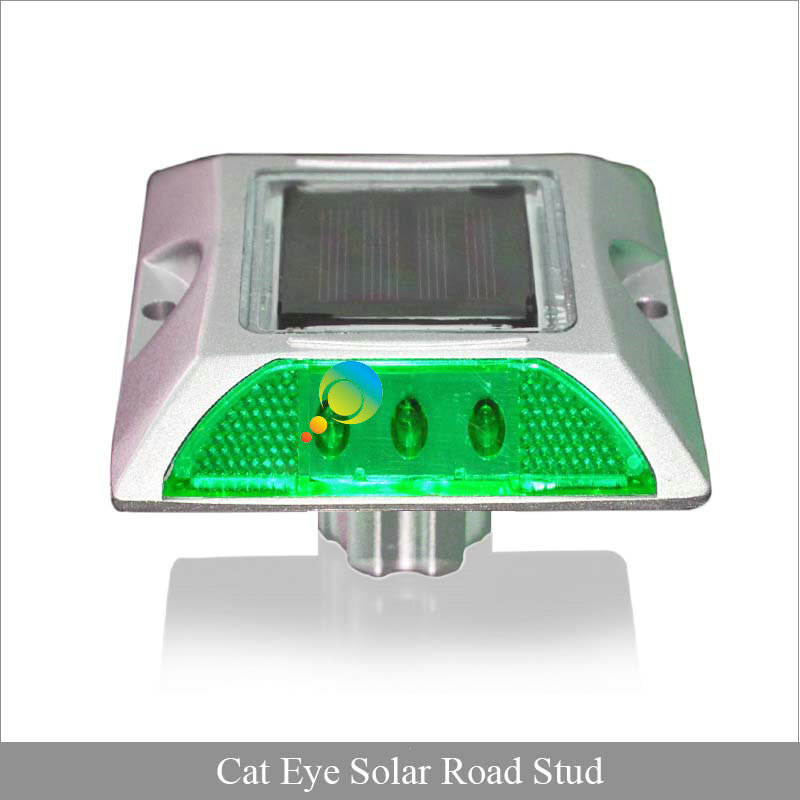 Kedatangan baru LED hijau mata kucing penanda jalan reflektor tenaga surya berkedip jalan stud
