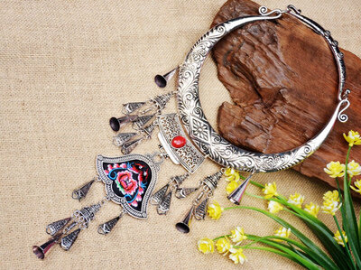 Limited Version Ethnic Fashion Vintage Embroidery Sweater Necklace Exaggerated Torque Miao Silver Unique Stage Show Necklace