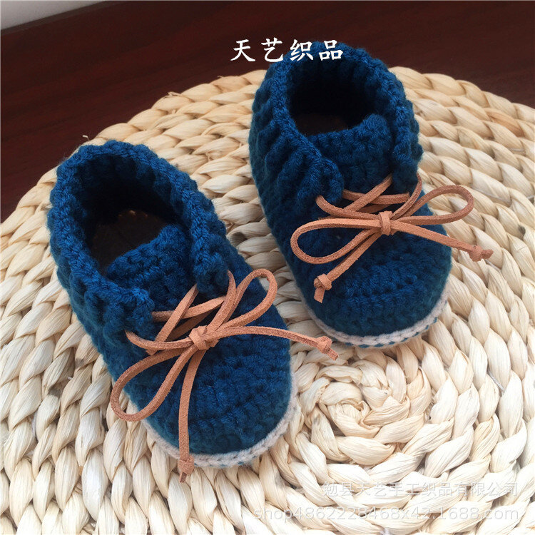 Sapatos de bebê tricotados à mão com renda lanuda, sapatos de fundo macio, sapatos altos, primavera e outono dinheiro.