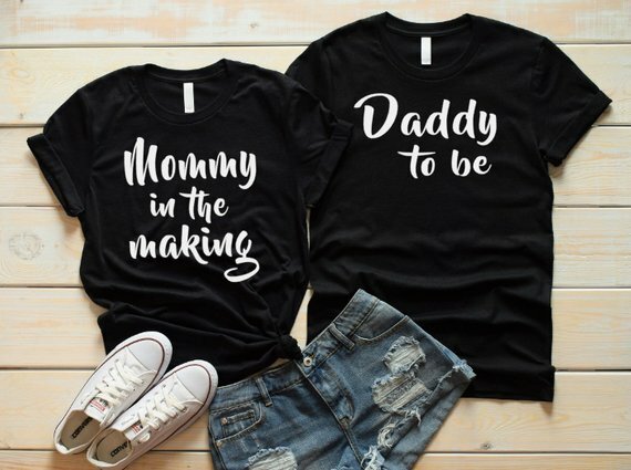 Sugarbaby Mama In Der Herstellung T-Shirt Papa Zu Werden Hemd Baby Offenbaren Baby Ankündigung Matching Shirts Eltern Paar der T hemd