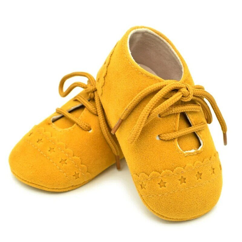 Baywell Kids Soft Sole mokasyny: zamszowe skórzane buty do łóżeczka dla chłopców i dziewcząt, obuwie dla małych dzieci na 0-18 miesięcy