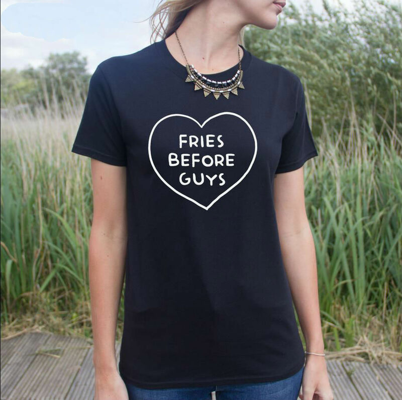 Надпись "Fries Before Guys" буквенный принт женский Harajuku хлопковая Повседневная рубашка для детей; Цвет белый, черный; Футболка Большой Размеры Hipster ...