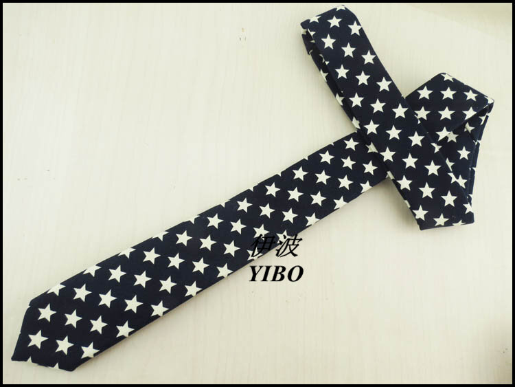 Cravate imprimée étoile à cinq points, fond de couleur blanc, bleu marine, cravate, édition han, design classique, cravates étroites