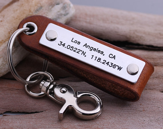 Porte-clés personnalisé en cuir pour hommes, coordonnées GPS, personnalisable avec tous les mots