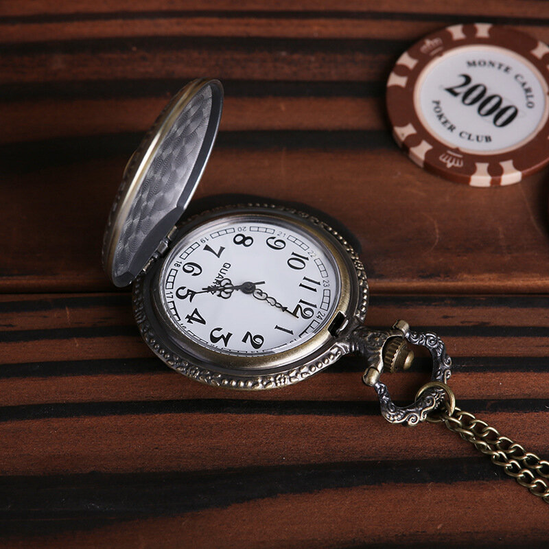 นาฬิกาพกพาลายนูนรูปกะโหลกทำจากทองสัมฤทธิ์รูปการ์ตูนหนึ่งชิ้นย้อนยุคขายส่งและขายปลีก