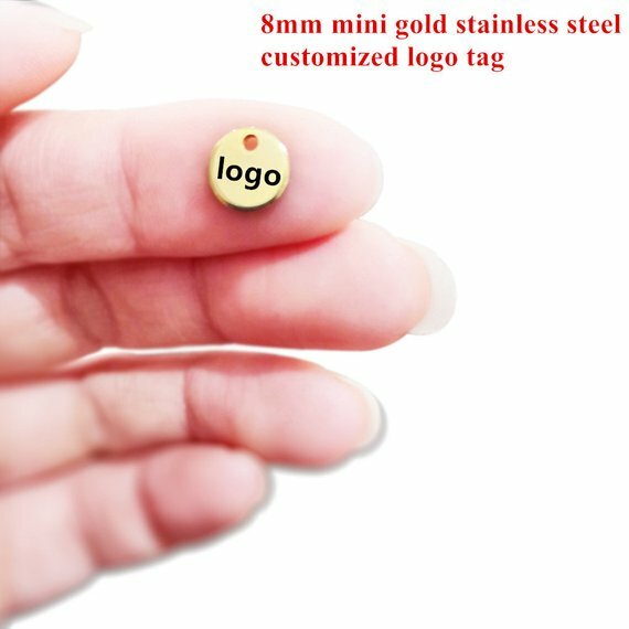 50 pz/lotto 8mm mini disco Laser incidere Logo o parole Logo personalizzato medaglia incisa mini cerchio Tag personalizzato braccialetto rotondo fascino
