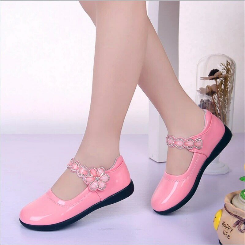 Nuevo listado de zapatos para niñas de cuero marca linda flor pequeños zapatos infantiles para niñas clásico negro blanco niñas princesa zapatos Size26-36