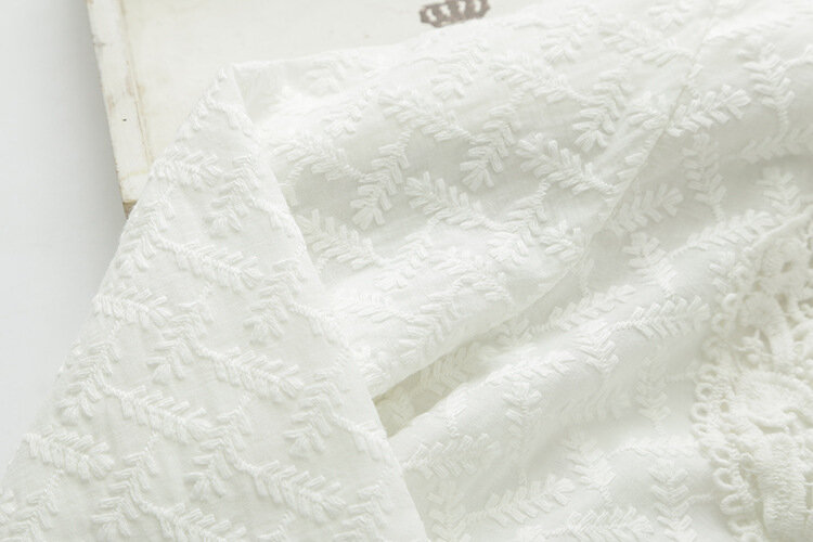 スタンドカラーの長袖ブラウス,刺繍された花柄の白いレースのブラウス,女性の森ガールズの秋のコットンシャツ,長くて十分なブラウス,t77911