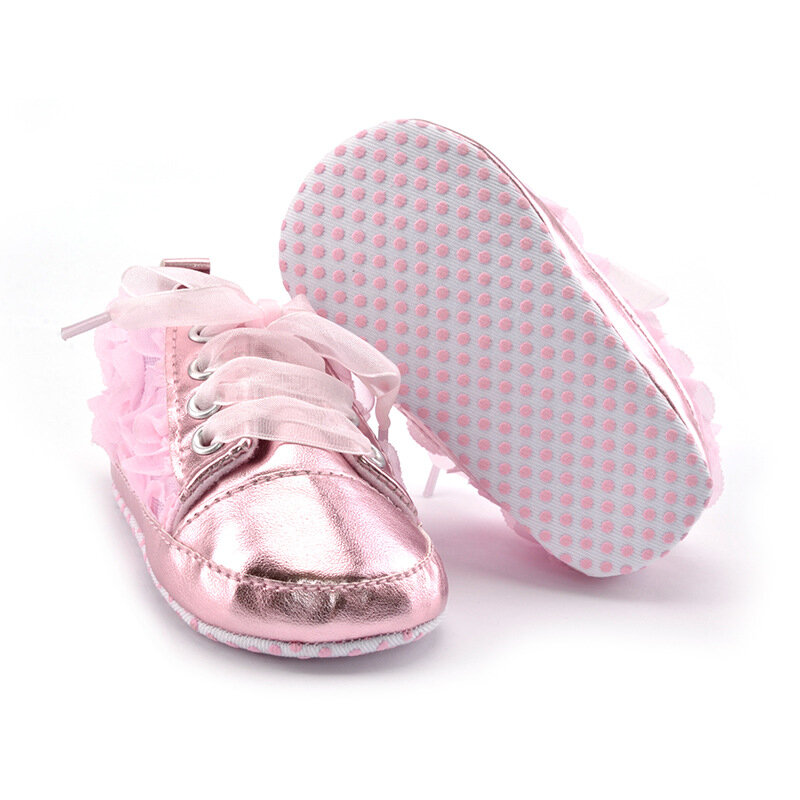 Venta al por menor primeros caminantes Fondo suave antideslizante flores zapatos casuales de interior zapatos de bebé de moda recién nacido Niño pequeño