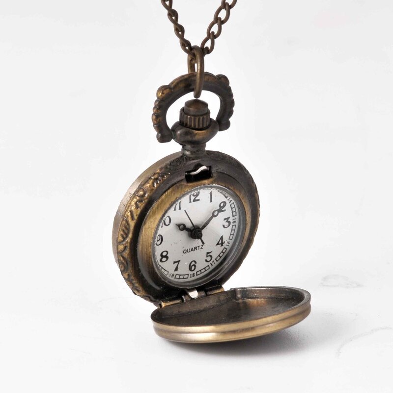 นาฬิกากระเป๋าลายนกฮูกย้อนยุคกลวงมีจี้สร้อยคอไขลานรูปมือหมุนเป็นของขวัญสำหรับผู้หญิงที่รัก