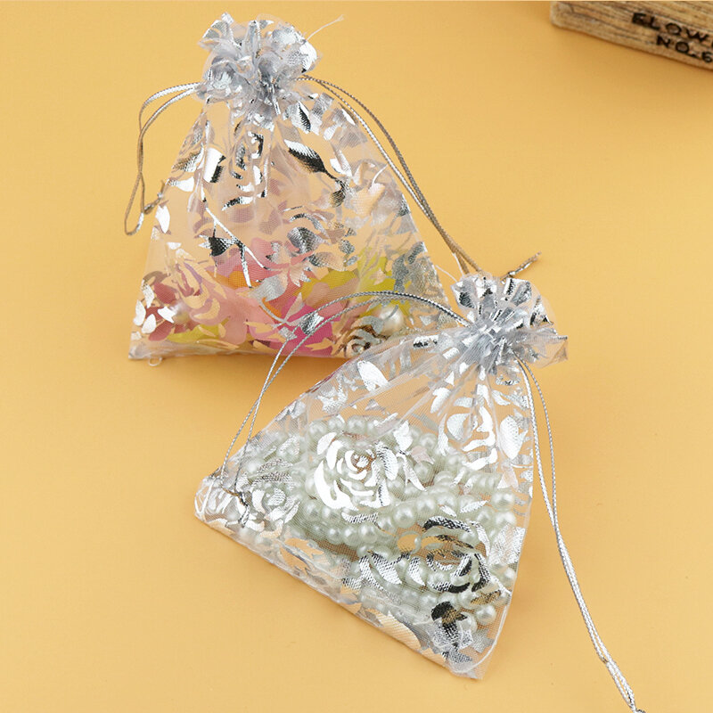Neue Mode 100 teile/los Weißen Organza Beutel 7x9 cm Kleine Hochzeit Charme Schmuck Verpackung Taschen Beutel Rose Design geschenk Tasche