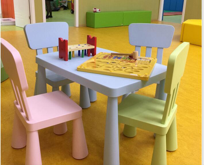어린이 테이블과 의자 두꺼운 직사각형 테이블