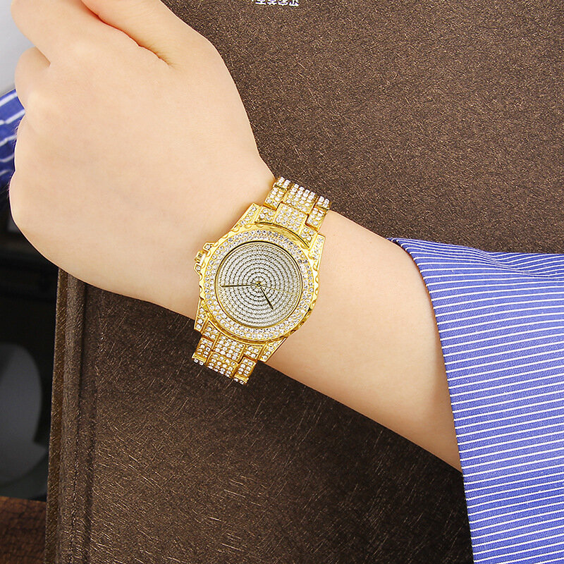 Hip Hop Bling เพชรนาฬิกาผู้หญิง Iced Out Gold Tone นาฬิกาข้อมือสตรีควอตซ์หญิงคริสตัล Dial สุภาพสตรีชุดนาฬิกาข้อมือ