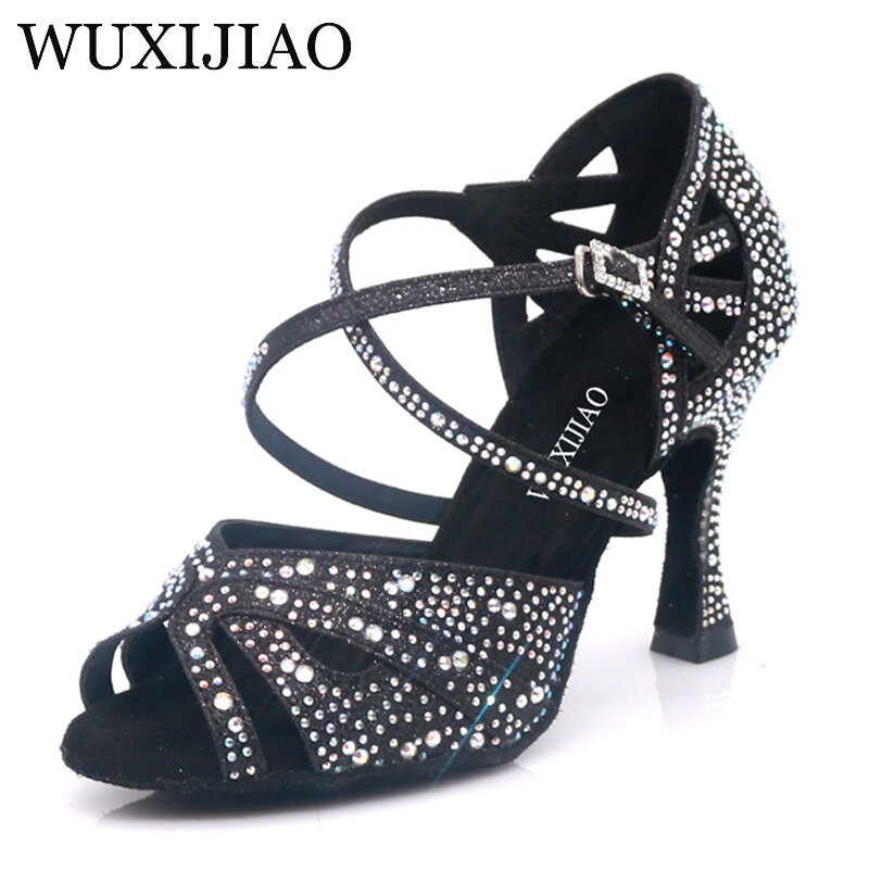 Wuxijiao heiße schwarz-weiße Flash-Stoff Frauen Latin Tanz schuhe Gesellschaft stanz Schuhe Party Square Dance Schuhe weiche Ferse 7,5 cm