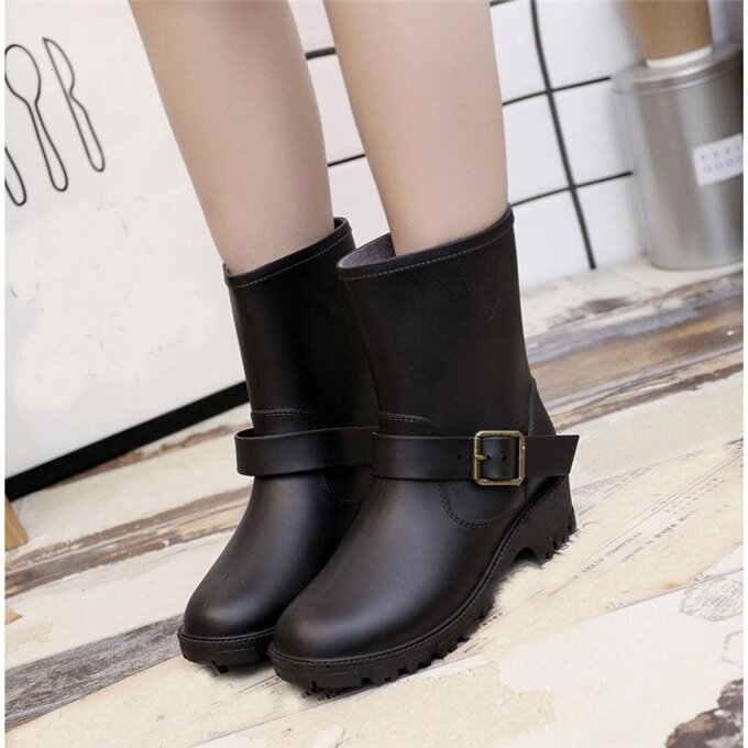Демисезонные женские резиновые сапоги, модные ботинки мартинсы для дождя, взрослые Туфли-слипоны, Корейская женская обувь