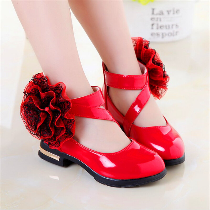 Nuevo estilo de zapatos de cuero para niñas con flor dulce zapatos para niñas zapatos de cuero para niñas Negro/rojo rosa niñas princesa zapatos calientes