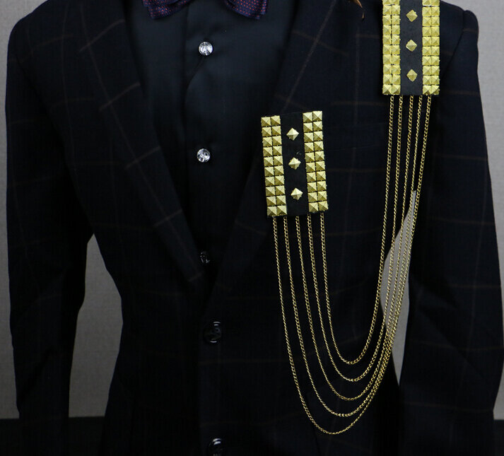 Nave libera moda uomo maschio reale coreano lusso temperamento distintivi in metallo nappa spilla nappa catena pin Retro copricapo proiettile