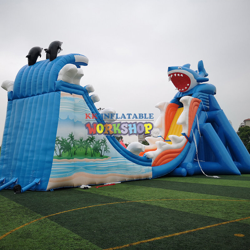 โอมานสไตล์Commercial Inflatableมังกรบินน้ำสไลด์Comboยาวน้ำสไลด์Landingสระว่ายน้ำ