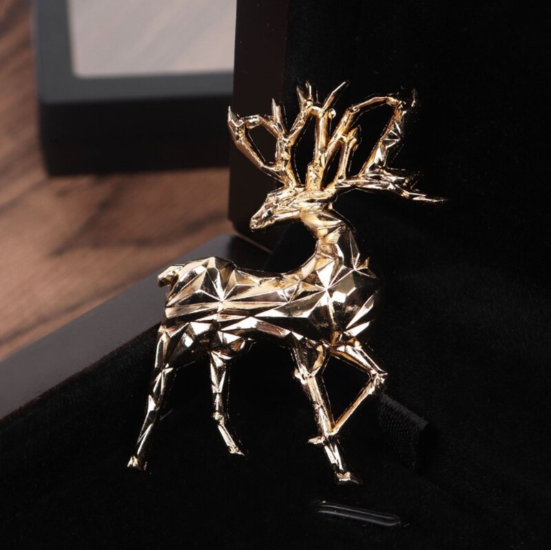 Exquisite Cute Gold Plated Christmas Deer Animal Men\'s Brooch Women\'s Clothing Versatile Accessories
