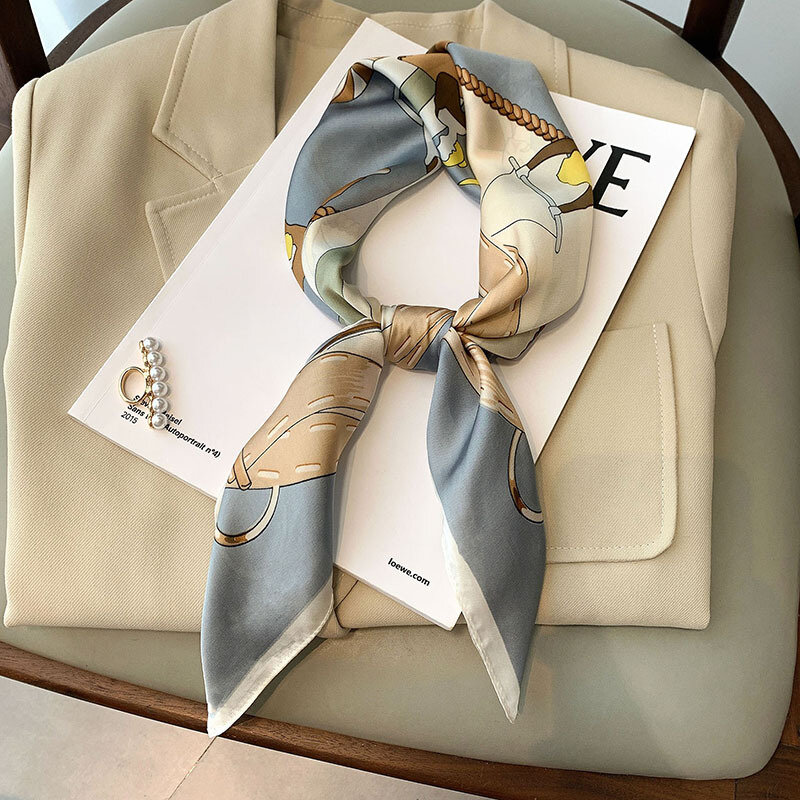 2021 neue Sonnenschutz Platz Handtuch Herbst Luxus 70X70CM Silk Schals Mode Staub Kopftuch Weibliche Beliebte Streifen Print Tücher