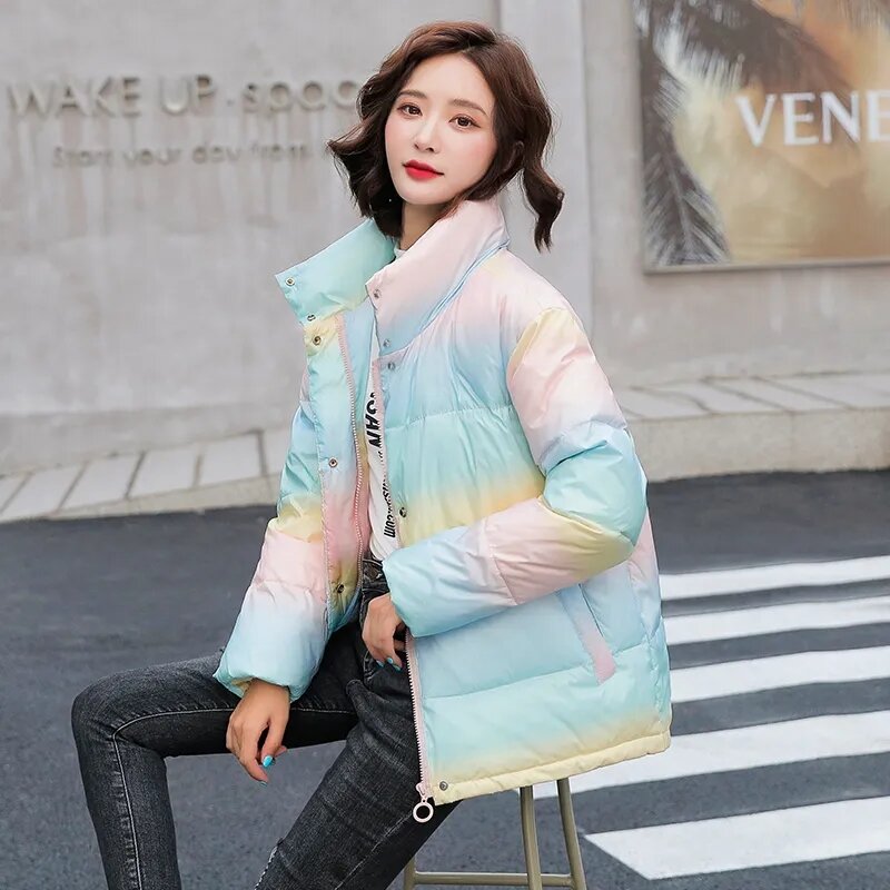 Piumino arcobaleno sfumato donna 2023 nuovo piumino d'anatra bianco piumino corto giacca di pane sciolto giacca di moda coreana parka