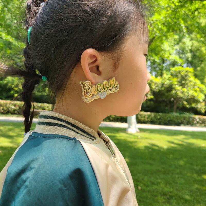 BeHoney nome personalizzato orecchini targhetta personalizzata orecchini a bottone laser acrilici fatti a mano gioielli personalizzati per ragazze