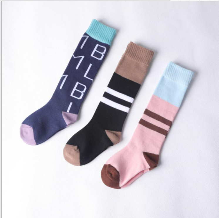 Nuevos calcetines para niños Otoño e Invierno calcetines de algodón con letras hasta la rodilla y calcetines de pantorrilla 3 pares