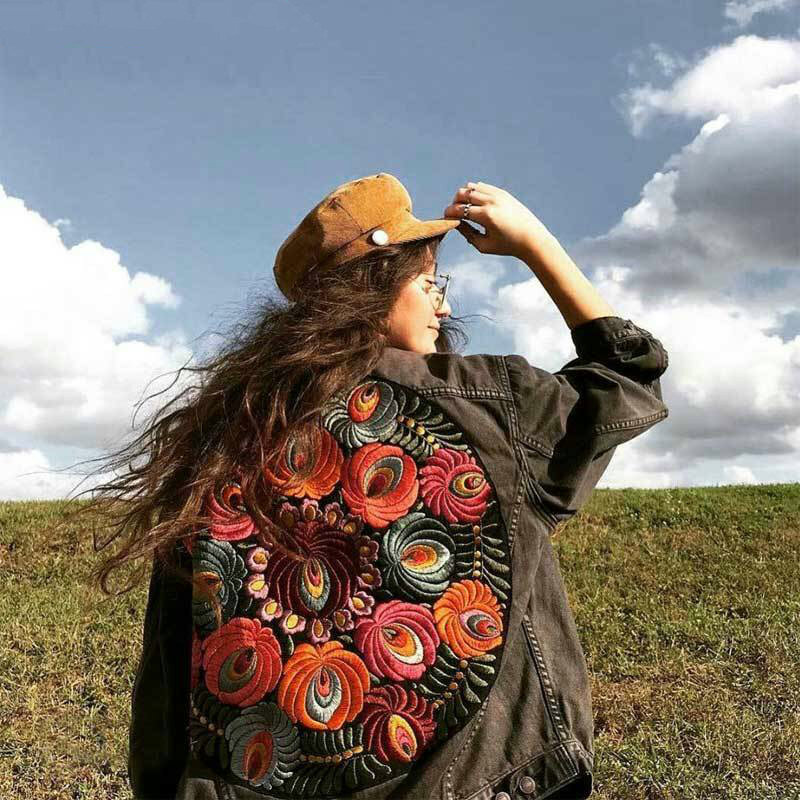 Женская джинсовая куртка в стиле бохо, повседневная шикарная куртка большого размера с длинным рукавом и цветочной вышивкой, новинка весны-осени 2023