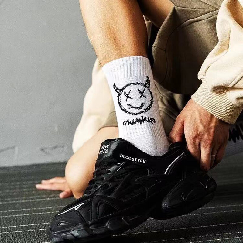 Мужские и женские носки из хлопка, простые аниме дьявол гримаса Харадзюку, черно-белые граффити, модные длинные забавные носки в стиле хип-хоп, унисекс, medias
