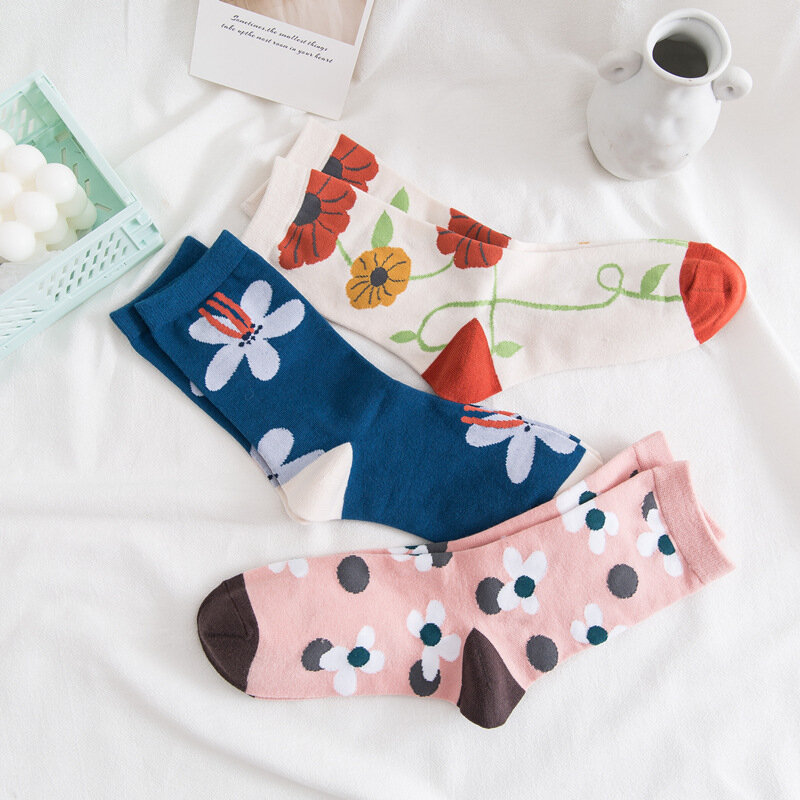 Calcetines de algodón con dibujos de flores para mujer, medias cómodas y transpirables, estilo coreano, Harajuku, informal, ropa de calle, Otoño e Invierno