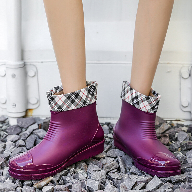 Botas de goma para mujer, zapatos de agua, Botas de lluvia, botines de Color púrpura sólido con calcetín, Invierno