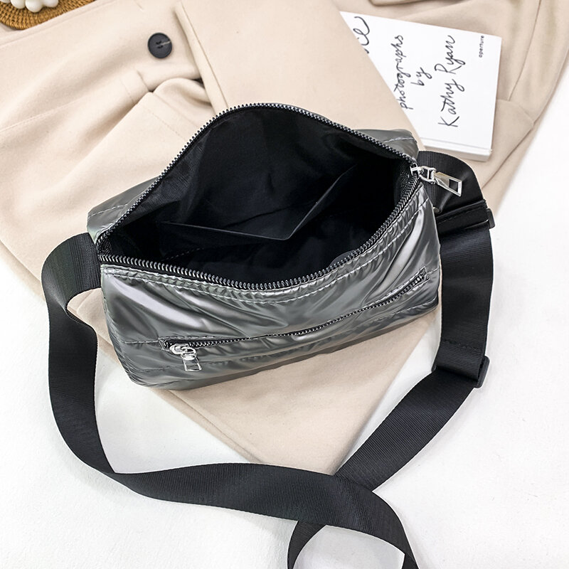 حقيبة كتف نسائية مبطنة فضائي من Vento Marea للشتاء 2021 تصميم جديد من القطن والنايلون الدافئ حقيبة يد وحامل باللون الأسود