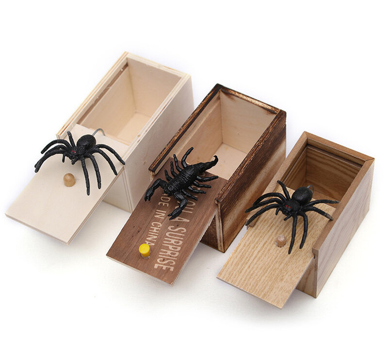 1 pz giocattolo ingannevoli scherzo di Halloween in legno divertente ragno scorpione insetto scatola di sorpresa spaventosa decorazioni di oggetti di scena di Halloween