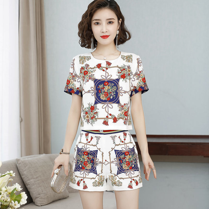 Outfits summer women's 2021 new foreign style fashion wide leg pants printed shorts two-piece set