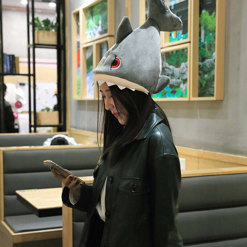 1pc bonito engraçado tubarão chapéu de pelúcia brinquedo em movimento música elétrica chapéu animal chapéu criativo presente aniversário traje novidade chapéu para crianças