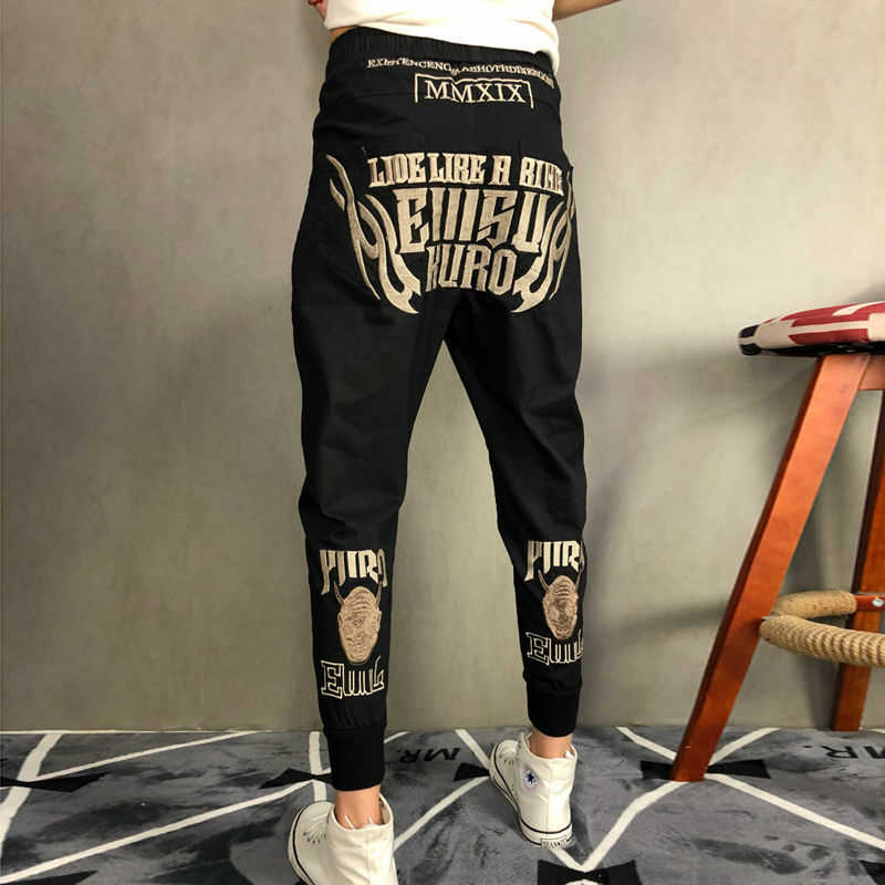 2020 novo algodão calças de brim masculinas de alta qualidade calças casuais calças recortadas masculinas macacão impresso letras jeans bordado motociclistas