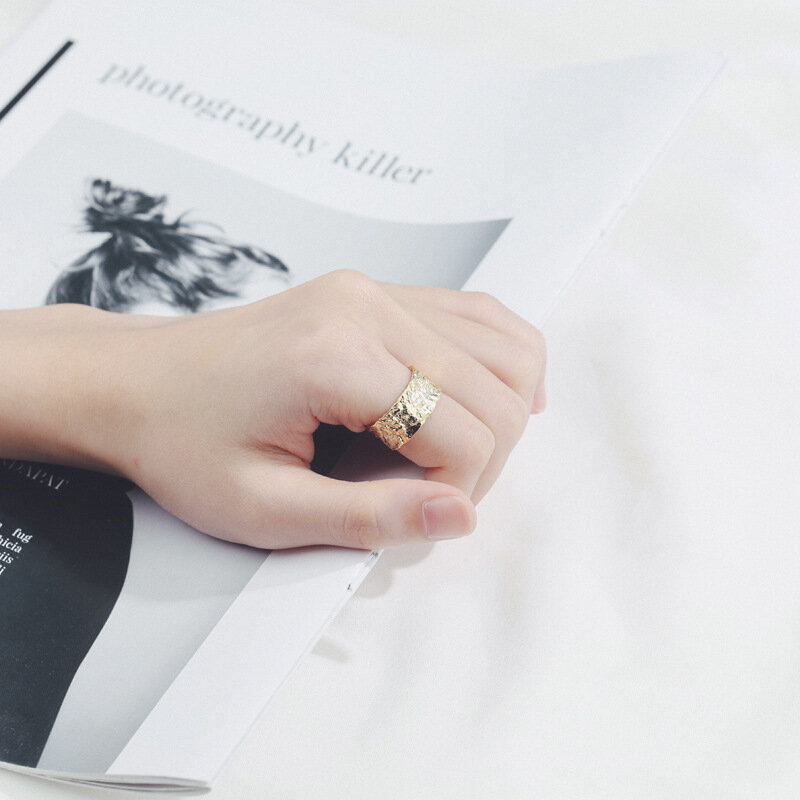 Livvy แหวนแต่งงานสีเงินป้องกันการแพ้เครื่องประดับทำด้วยมือสุดสร้างสรรค์ใหม่ของขวัญอินเทรนด์