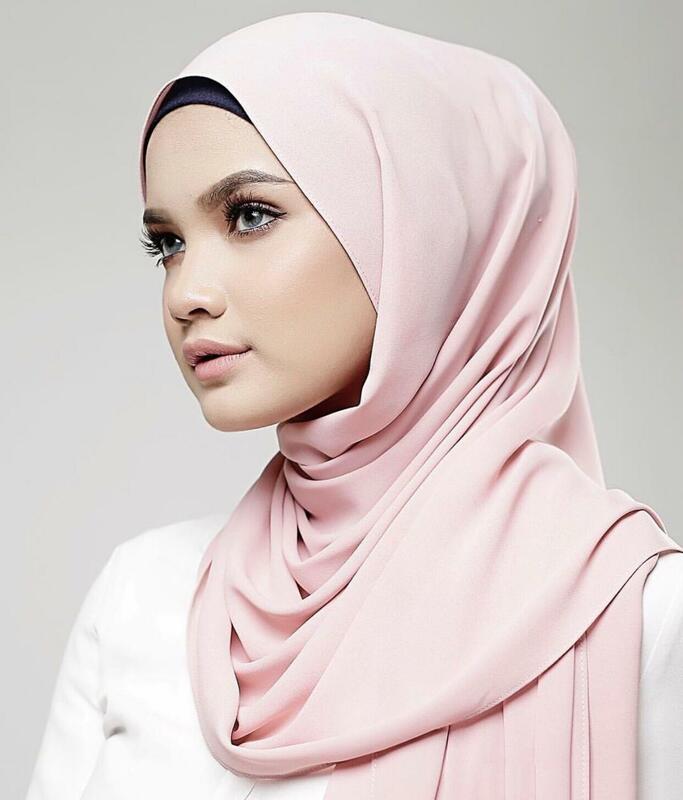 W nowym stylu muzułmańskie hidżaby szaliki/szalik kobiety zwykły bańka szal szyfonowy hidżab Wrap stałe szale pałąk Underscarf