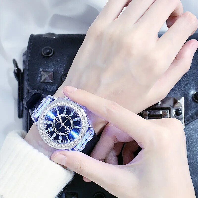 Leuchtende Uhr Persönlichkeit Trends Studenten Liebhaber Gelees Frau männer Uhren Bunte Licht LED Armbanduhr Ins Uhr der