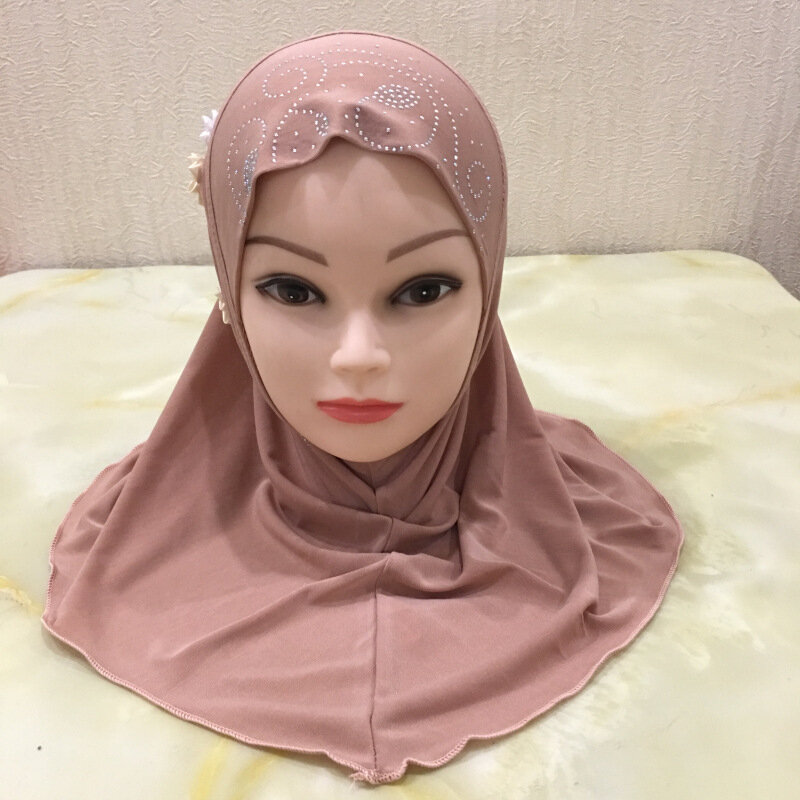 Bella piccola ragazza Hijab con fiori fatti a mano misura 2-6 anni scialli per bambini tirare su sciarpa musulmana islamica avvolgere la testa all'ingrosso