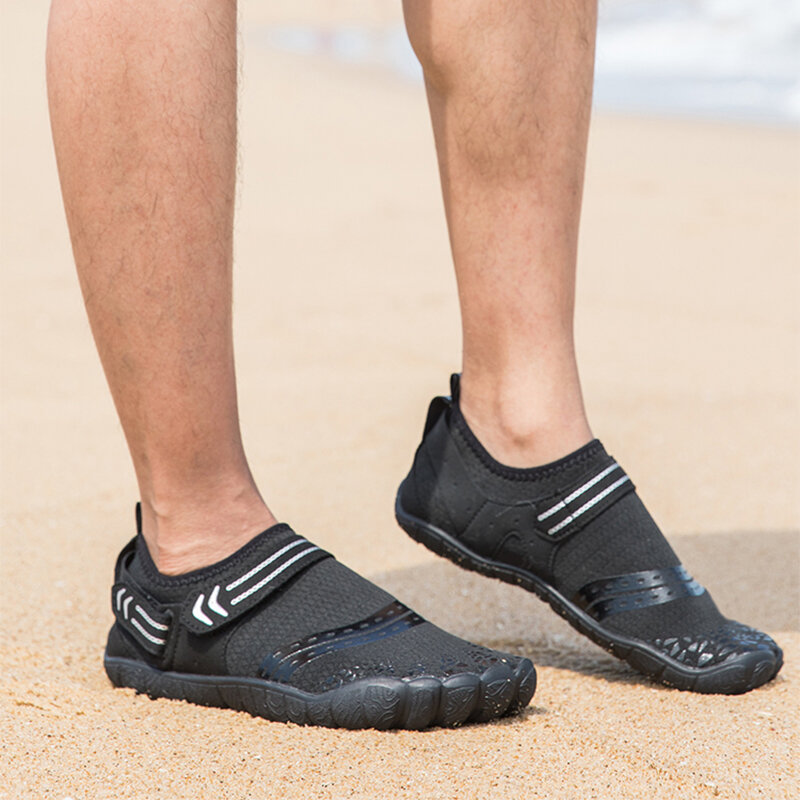 Zapatos de agua de talla grande para hombre, zapatillas de playa transpirables, sandalias de natación, calcetines de buceo, Verano