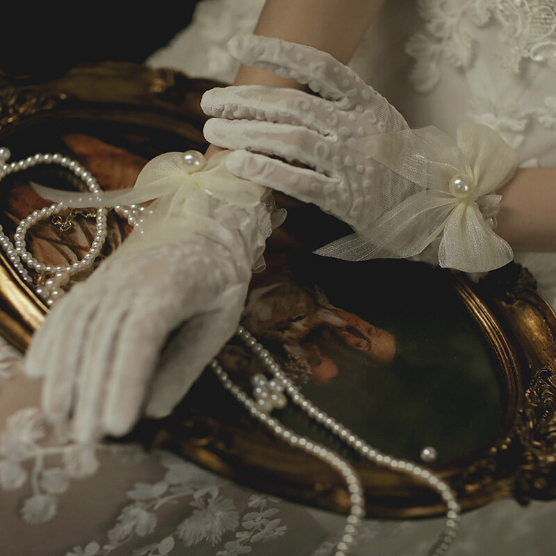 Neue Fünf Finger Braut Handschuhe Kurze Spitze Weiß Hochzeit Braut Zubehör mit Perlen Handgelenk Länge Hochzeit Handschuh